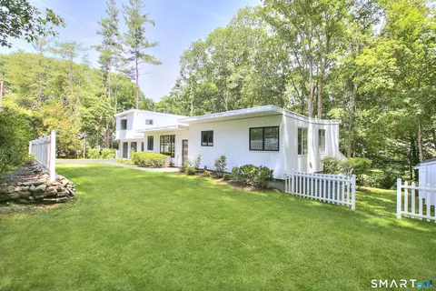 128 Linley Dr, Fairfield, CT 06825