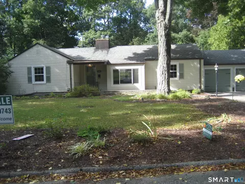 60 Mohegan Rd, Norwich, CT 06360