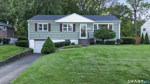 101 Beatrice Dr, West Haven, CT 06516