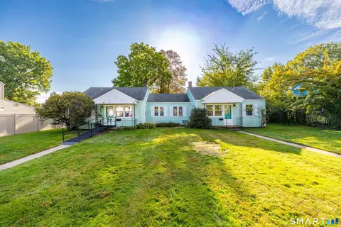28 Elmhurst St, West Hartford, CT 06110