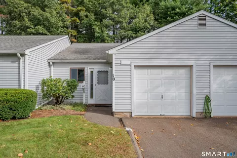 10 Knoll Ln #10, Weatogue, CT 06089