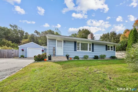 3 Faulkner Dr, Quaker Hill, CT 06375