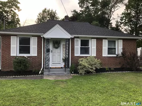 9 Sheridan Ct, Plainville, CT 06062