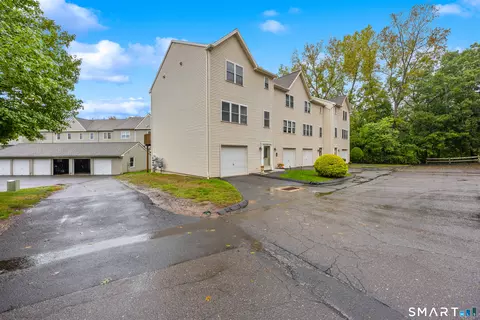 40 Cornerstone Ct #16, Plantsville, CT 06479