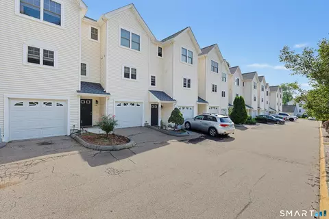 Exterior - 178 Summit St, Norwich, CT 06360 photo 3 of 6
