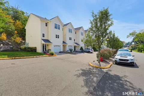 Exterior - 178 Summit St, Norwich, CT 06360 photo 5 of 6