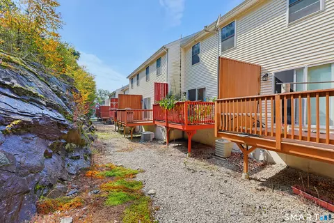 Exterior - 178 Summit St, Norwich, CT 06360 photo 4 of 6