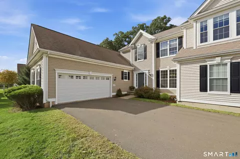 82 Barkledge Dr #82, Newington, CT 06111