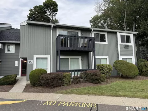 69 Ameridge Dr #69, Bridgeport, CT 06606