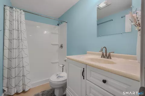 Bath - 17 Lakeside Dr #R, Ledyard, CT 06339 photo 3 of 4