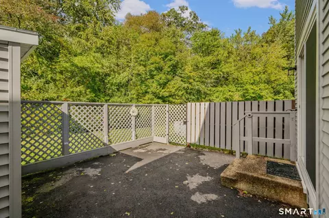 Exterior - 17 Lakeside Dr #R, Ledyard, CT 06339 photo 6 of 8