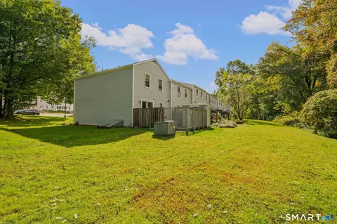 Exterior - 17 Lakeside Dr #R, Ledyard, CT 06339 photo 8 of 8