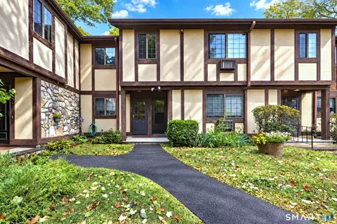 134 Foxwood Close #134, Milford, CT 06461