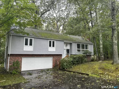 4 Nottingham Dr, Old Lyme, CT 06371