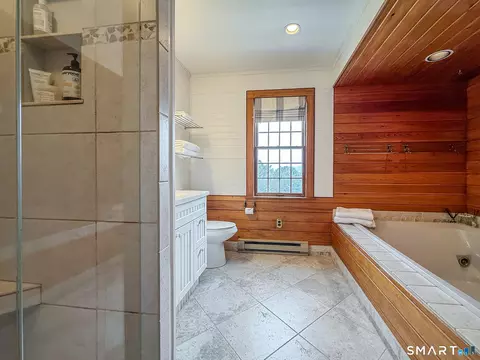 Bath - 25 Highmeadow Ln, Roxbury, CT 06783 photo 1 of 2