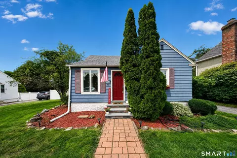 421 Wakelee Ave, Stratford, CT 06614