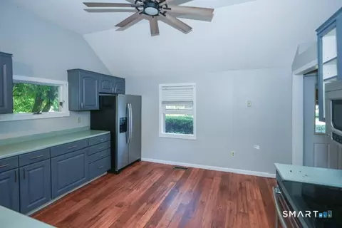 Entry Way - 254 Stevens St, Bristol, CT 06010 photo 1 of 4