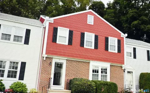 40 Tapping Reeve Vlg #40, Litchfield, CT 06759