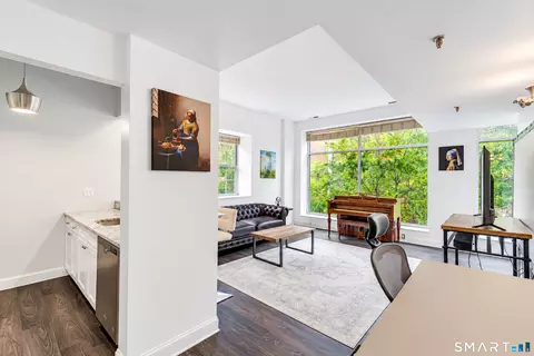 196 Crown St #2A, New Haven, CT 06510