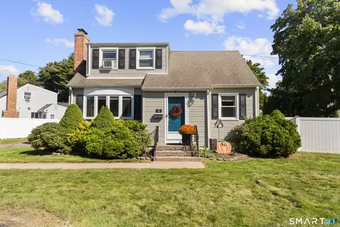 40 Avon Dr, East Hartford, CT 06118
