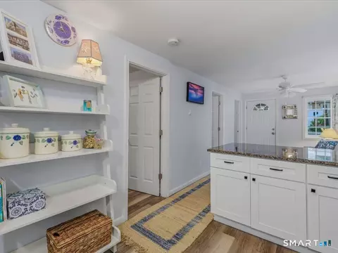 Entry Way - 41 Spring Glen Rd, Niantic, CT 06357 photo 3 of 6