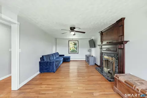Living - 173 Abbe Rd, Enfield, CT 06082 photo 3 of 6