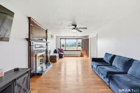 Living - 173 Abbe Rd, Enfield, CT 06082 photo 5 of 6