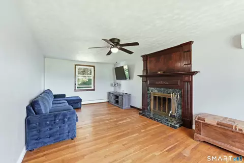 Living - 173 Abbe Rd, Enfield, CT 06082 photo 4 of 6