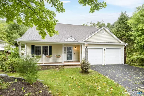 207 Woodlawn Dr #207, Seymour, CT 06483