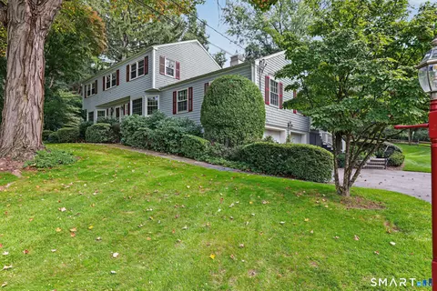 Exterior - 9 Wilson Ridge Rd E, Darien, CT 06820 photo 10 of 12