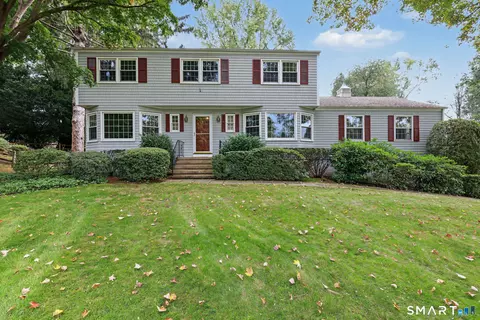 Exterior - 9 Wilson Ridge Rd E, Darien, CT 06820 photo 2 of 12