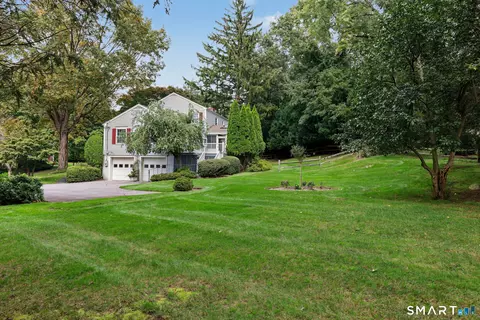 Exterior - 9 Wilson Ridge Rd E, Darien, CT 06820 photo 5 of 12