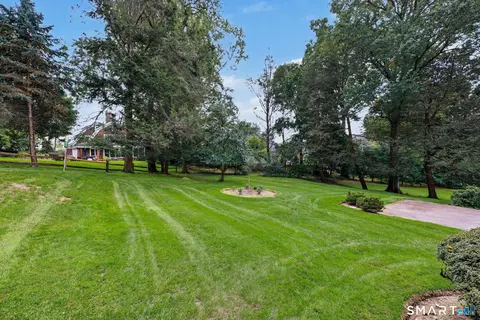 Exterior - 9 Wilson Ridge Rd E, Darien, CT 06820 photo 6 of 12