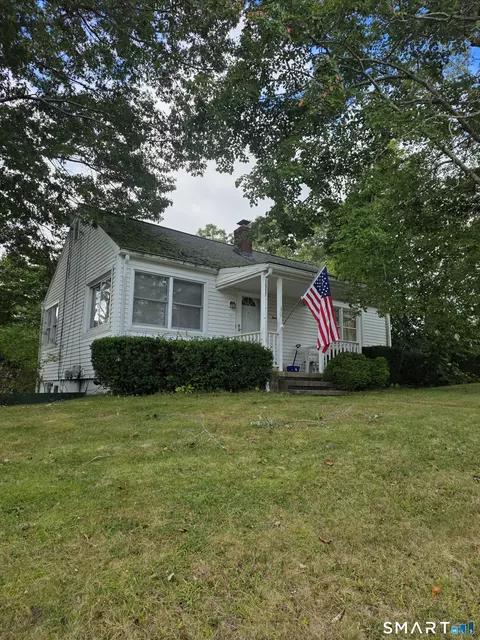 30 Ridgewood Ave, Waterford, CT 06385