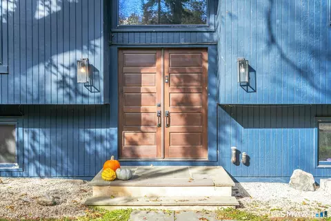 Exterior - 6 Splitrock Rd, Norwalk, CT 06854 photo 4 of 8