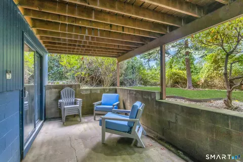 Exterior - 6 Splitrock Rd, Norwalk, CT 06854 photo 6 of 8