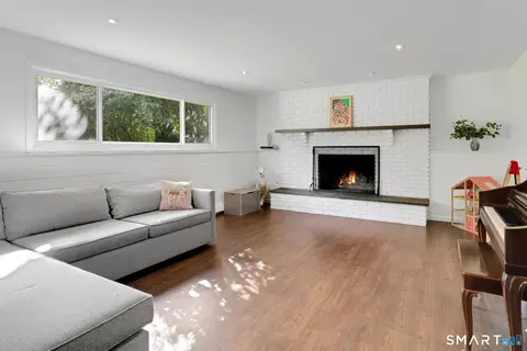 Living - 6 Splitrock Rd, Norwalk, CT 06854 photo 1 of 4