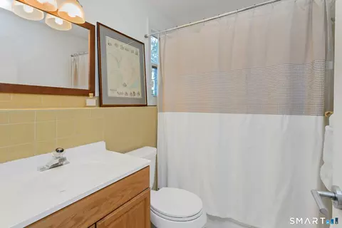 Bath - 6 Splitrock Rd, Norwalk, CT 06854 photo 1 of 3