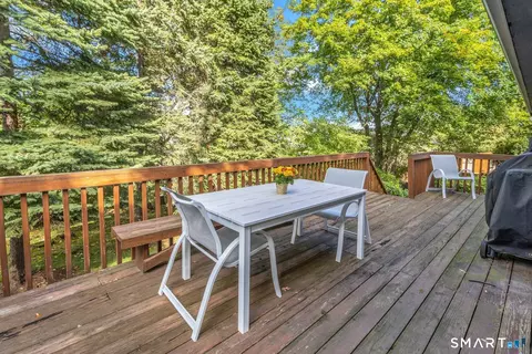 Exterior - 6 Splitrock Rd, Norwalk, CT 06854 photo 7 of 8