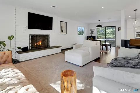Living - 6 Splitrock Rd, Norwalk, CT 06854 photo 3 of 4
