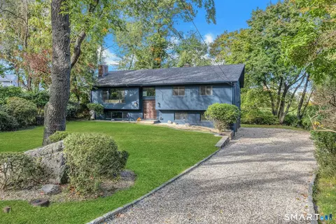 Exterior - 6 Splitrock Rd, Norwalk, CT 06854 photo 2 of 8