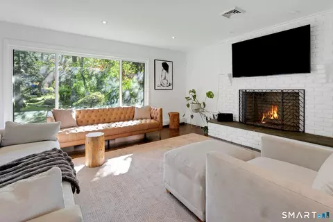 Living - 6 Splitrock Rd, Norwalk, CT 06854 photo 4 of 4