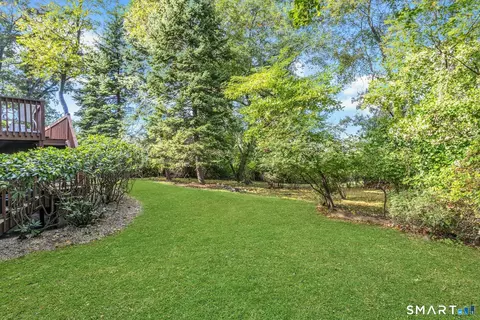 Exterior - 6 Splitrock Rd, Norwalk, CT 06854 photo 5 of 8