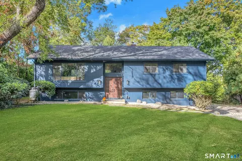 Exterior - 6 Splitrock Rd, Norwalk, CT 06854 photo 3 of 8