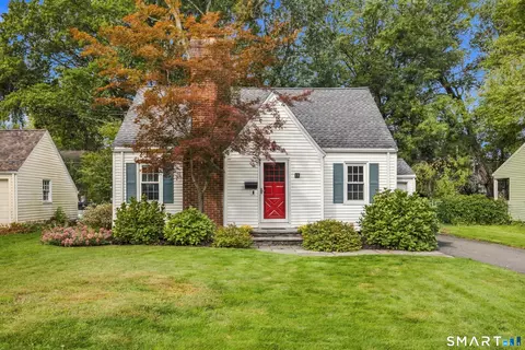 11 Farnham Rd, West Hartford, CT 06119