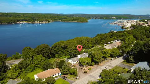 87 Phoenix Dr, Groton, CT 06340