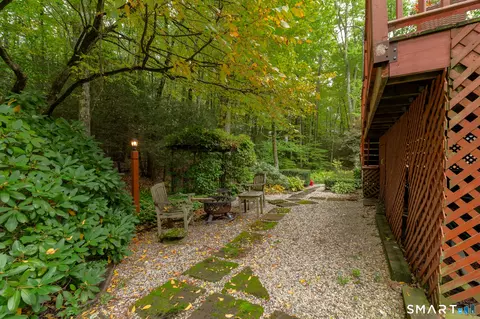 Exterior - 28 Springbrook Rd, Avon, CT 06001 photo 6 of 8