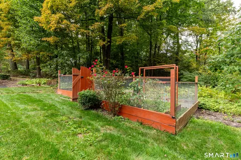 Exterior - 28 Springbrook Rd, Avon, CT 06001 photo 7 of 8