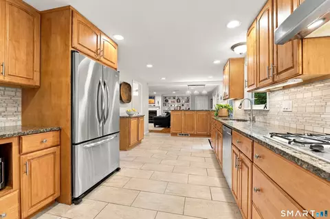 Kitchen - 28 Springbrook Rd, Avon, CT 06001 photo 1 of 3
