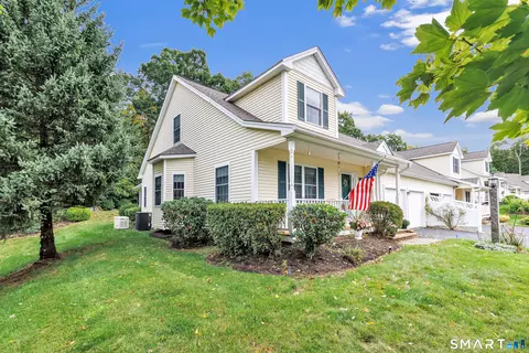 132 Meadow Brook Rd #132, Oxford, CT 06478